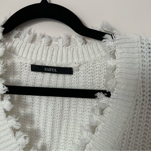 Zaful Distressed White Knit Sweater - Picture 3 of 5